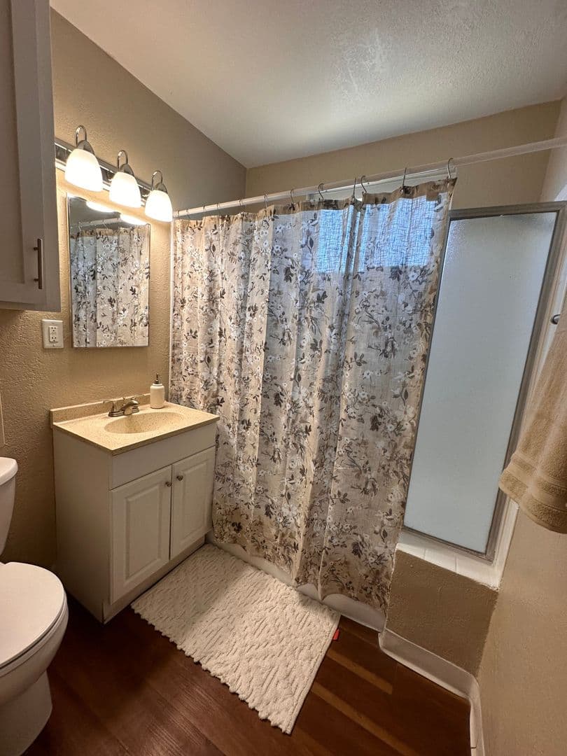 Downey Apartment: 8115 Imperial Highway