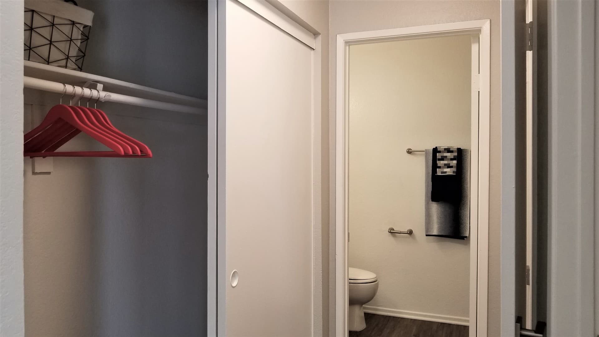 Paramount Apartment: 13947 Paramount Blvd