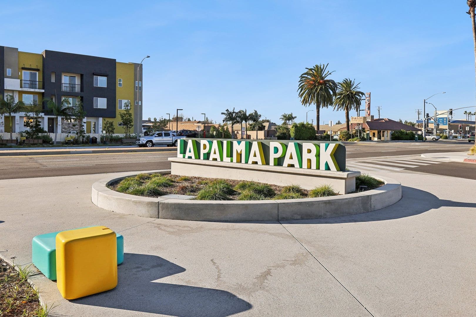 Anaheim Apartment: 1237 & 1243 North Dresden Place