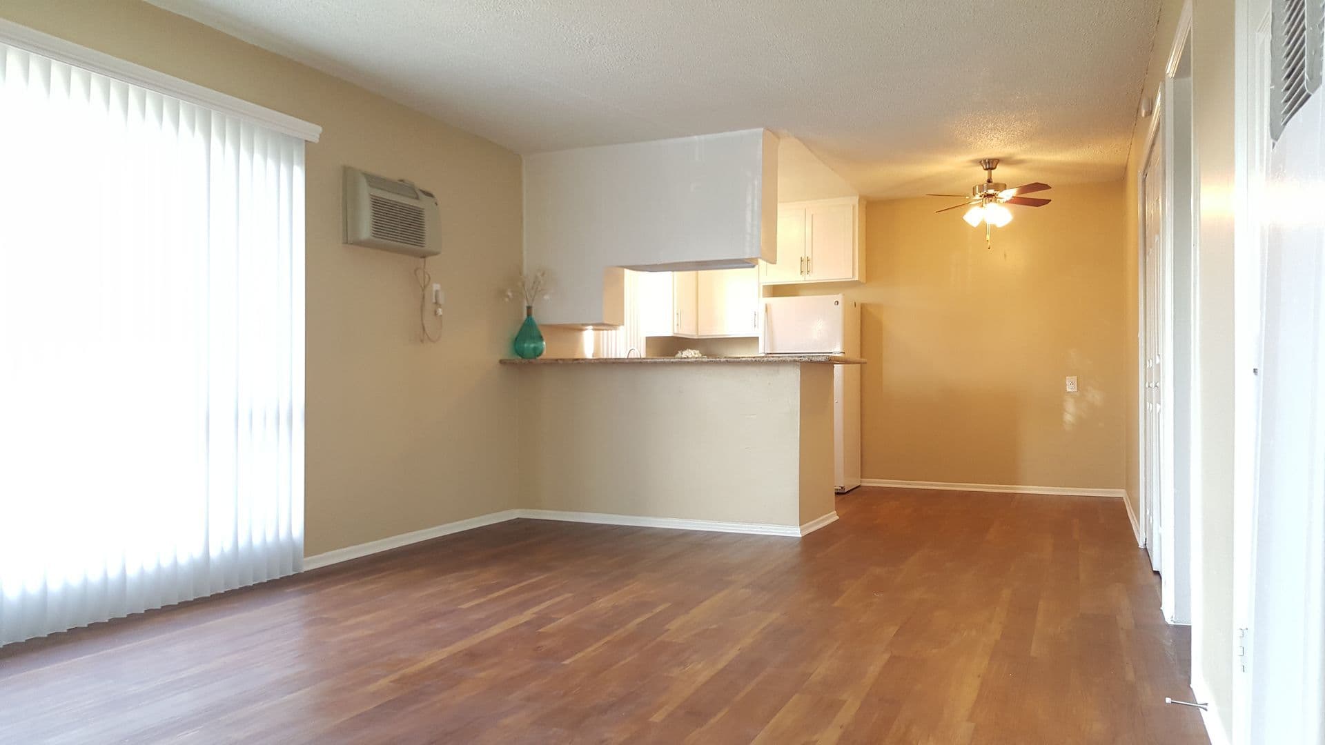 Downey Apartment: 8115 Imperial Highway