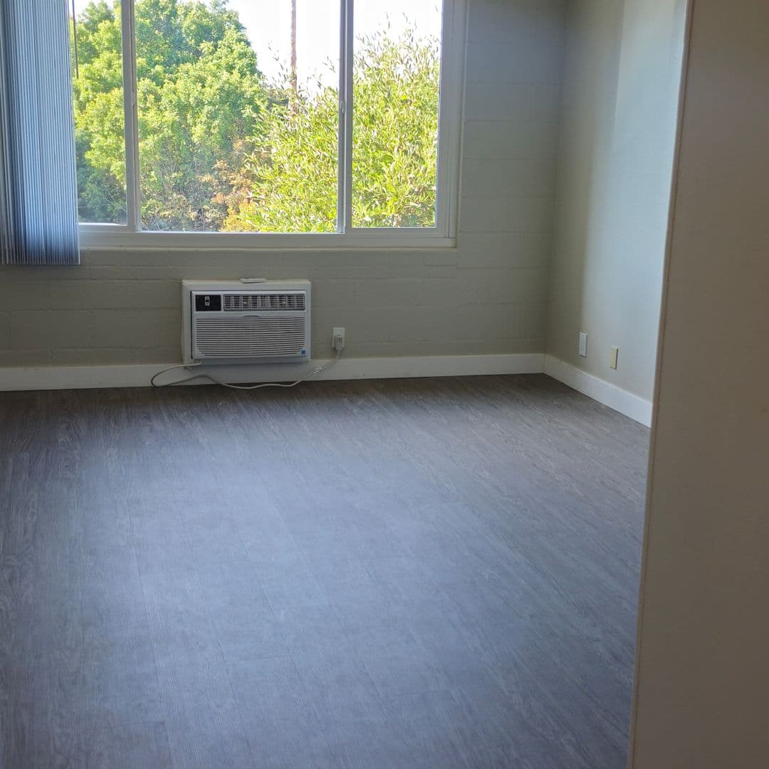 Pasadena Apartment: 1070 N. Lake Avenue