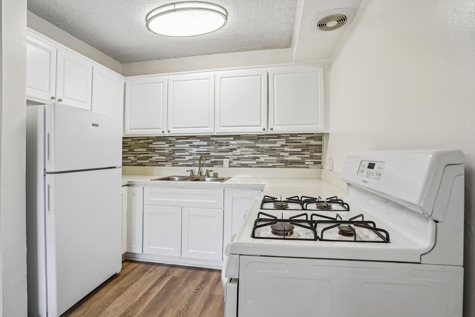 Pasadena Apartment: 410 Raymondale Drive