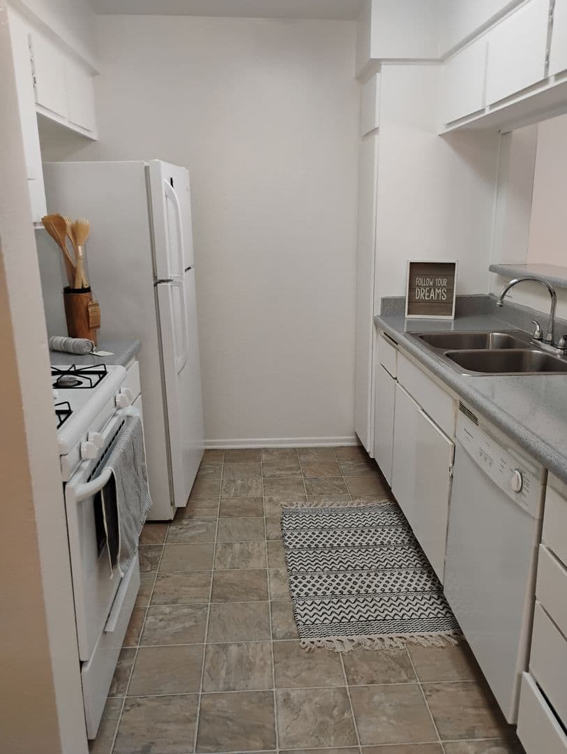 Los Angeles Apartment: 8600 Emerson Avenue
