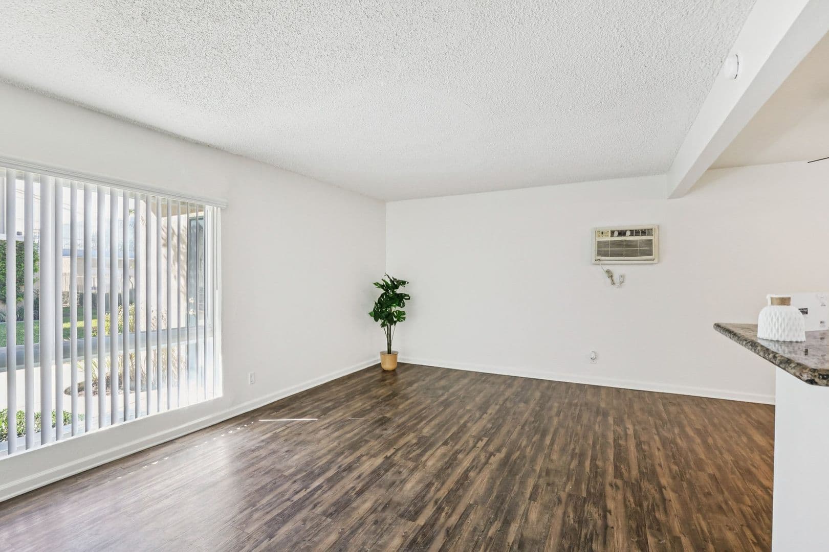 Anaheim Apartment: 1237 & 1243 North Dresden Place