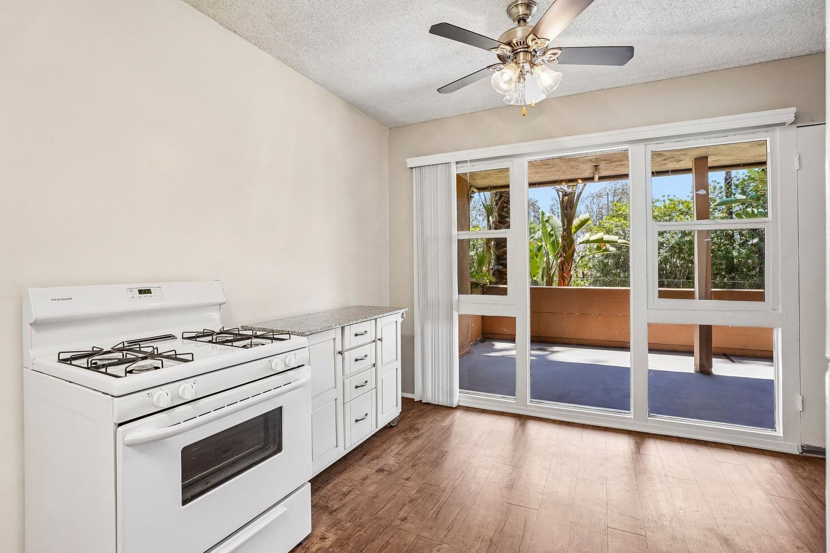 Pasadena Apartment: 410 Raymondale Drive
