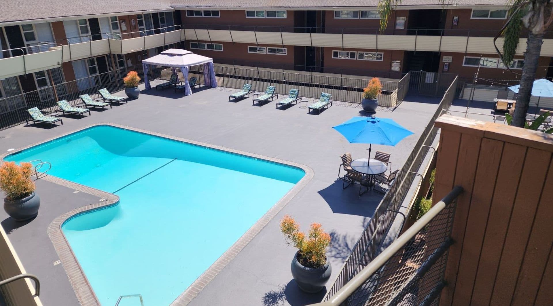 Pasadena Apartment: 410 Raymondale Drive