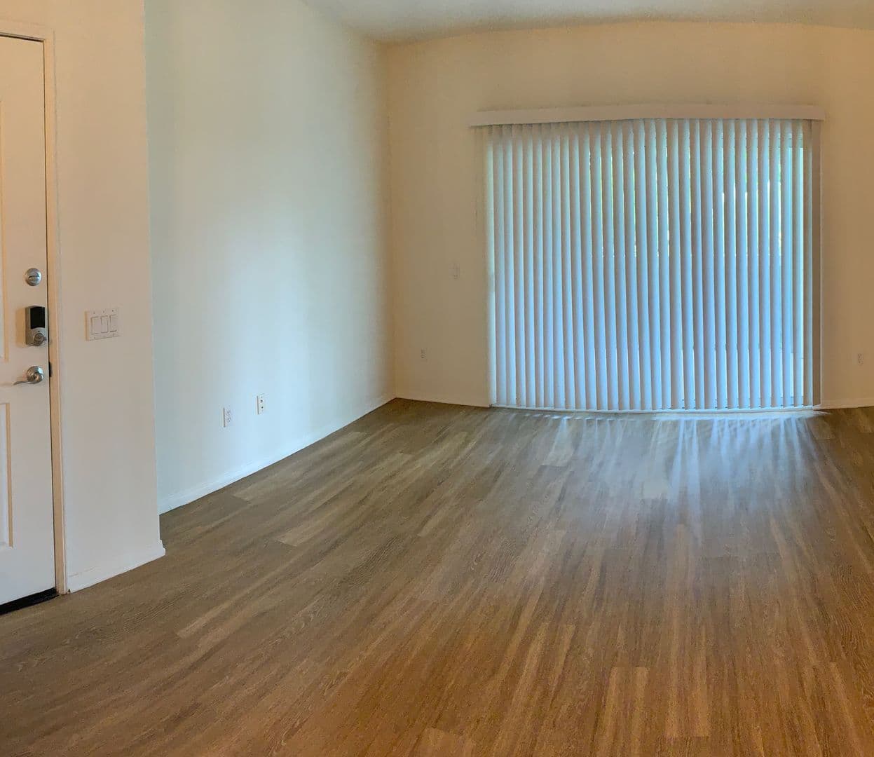 Ventura Apartment: 930 Pacific Strand Place