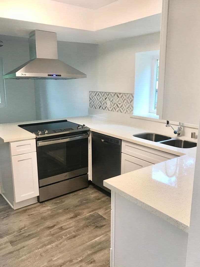 Ventura Apartment: 99 N Ashwood Ave