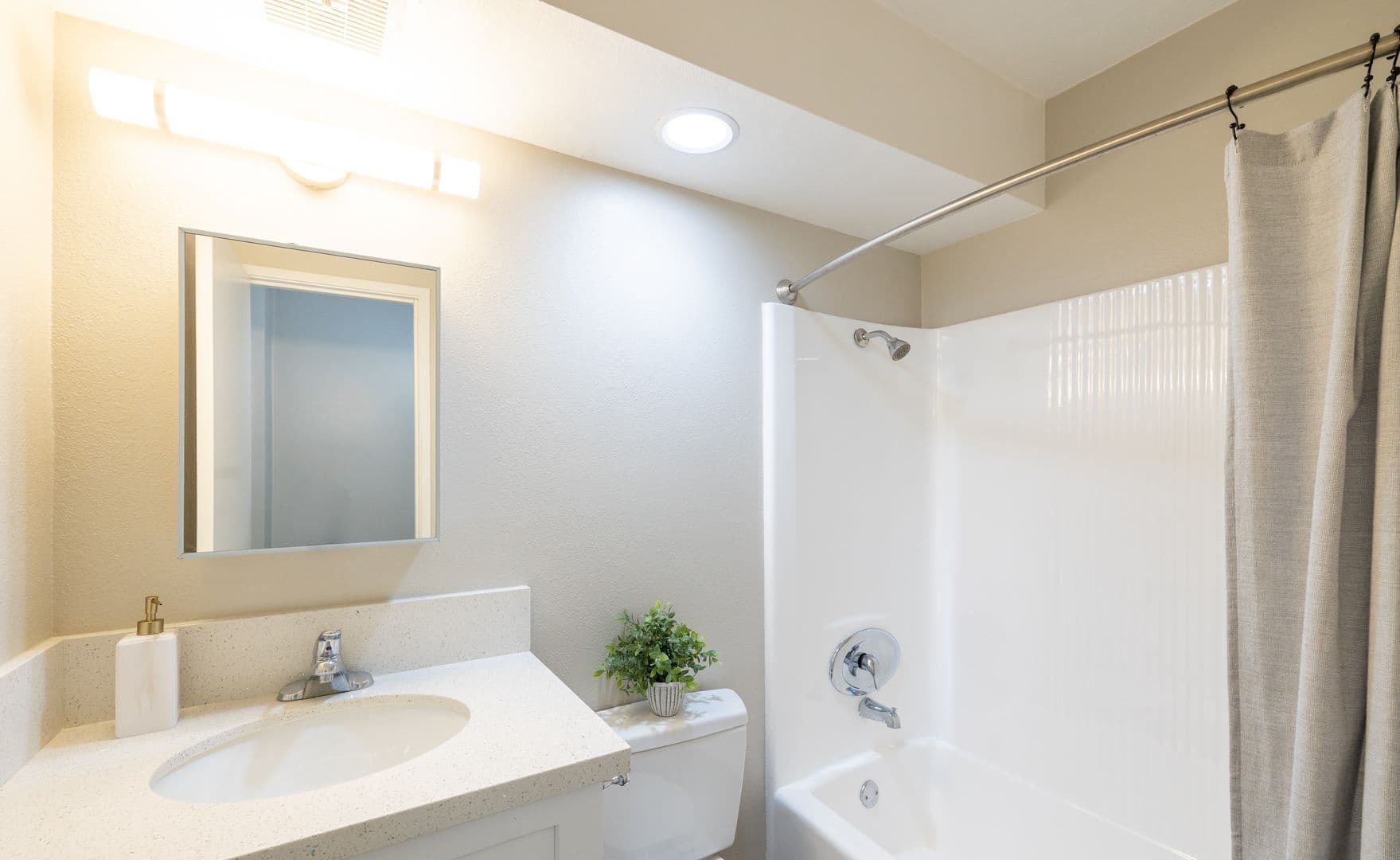 Pasadena Apartment: 1070 N. Lake Avenue