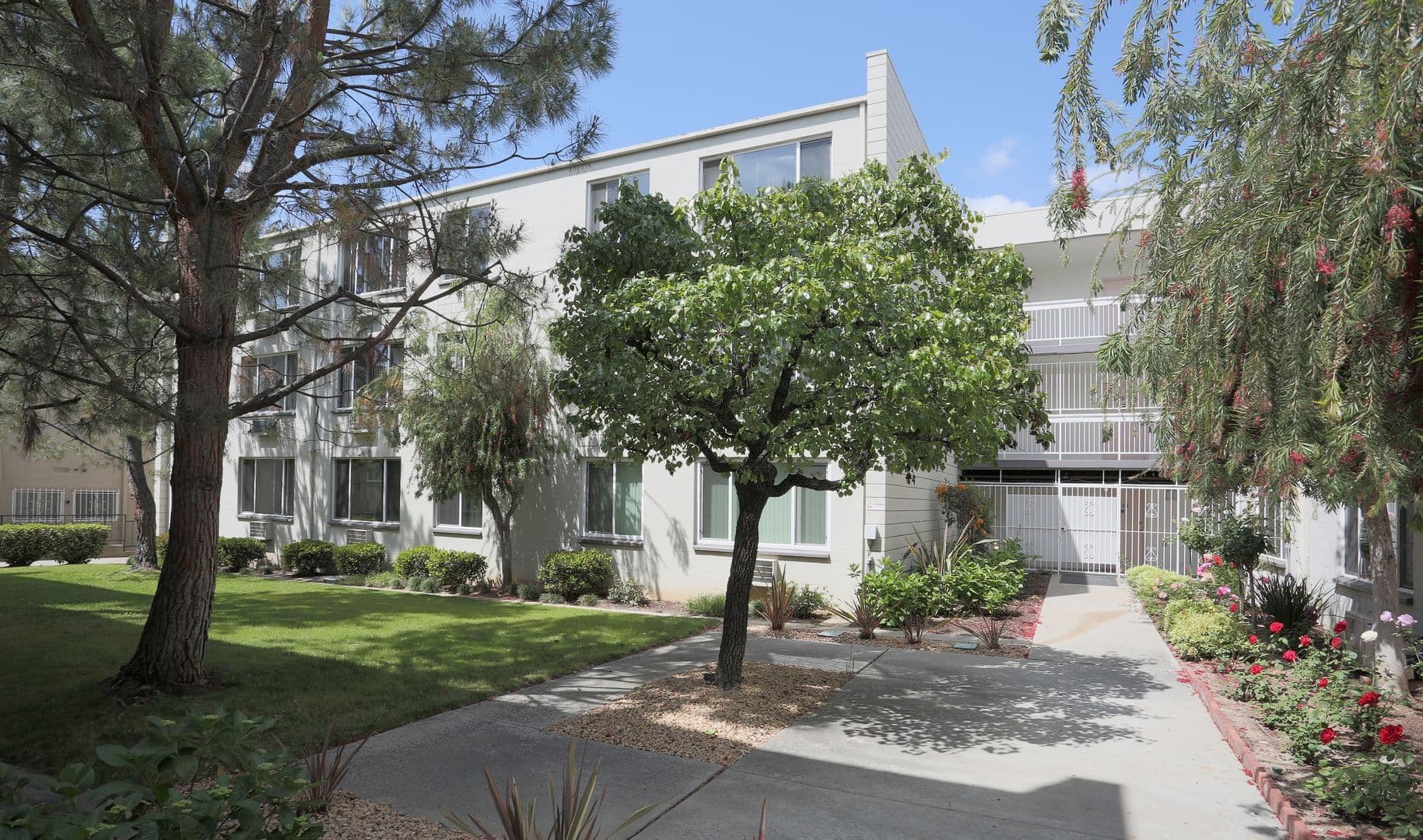 Pasadena Apartment: 1070 N. Lake Avenue
