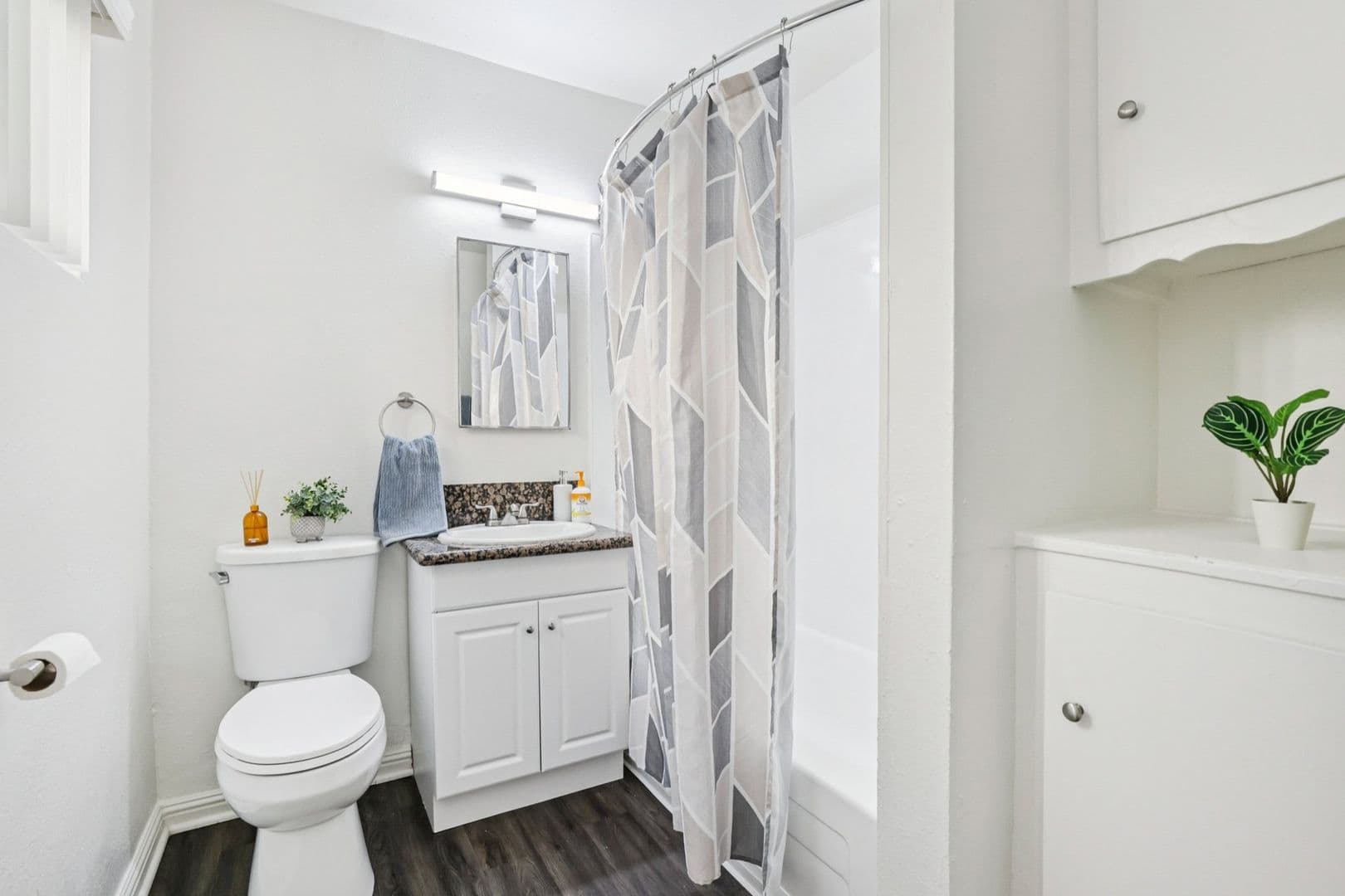 Anaheim Apartment: 1237 & 1243 North Dresden Place