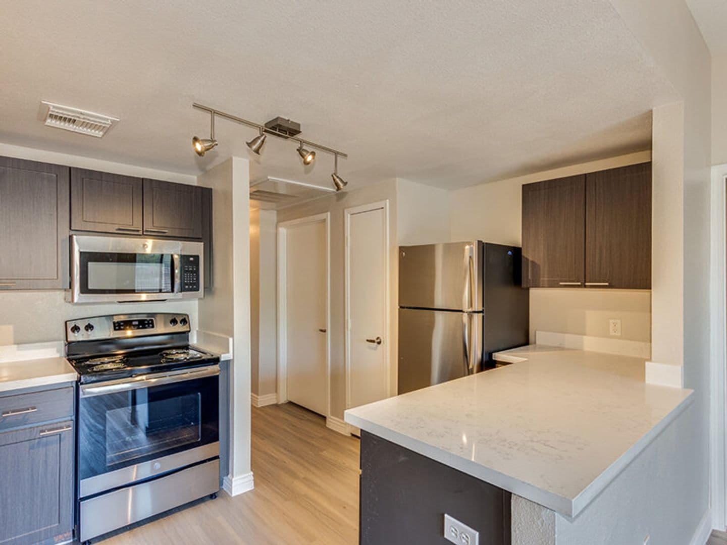 Phoenix Apartment: 16804 N 42nd Avenue