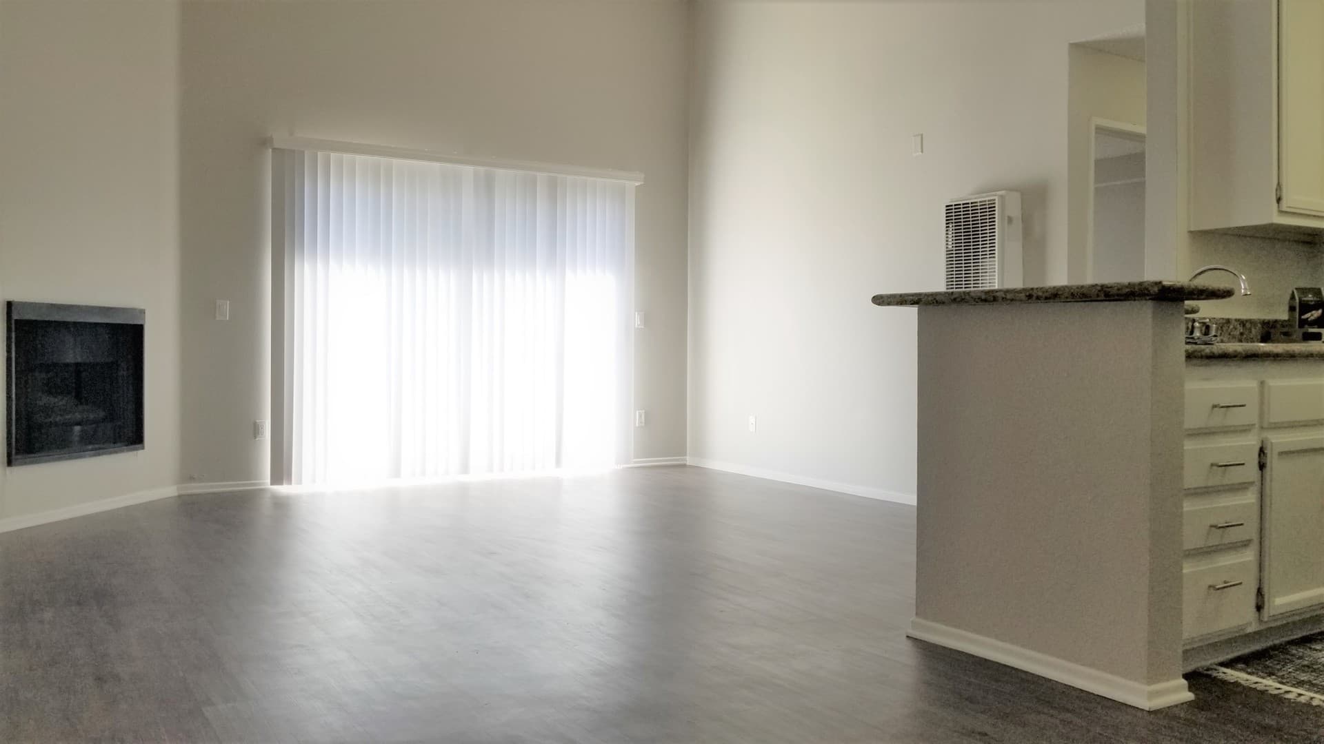Paramount Apartment: 13947 Paramount Blvd