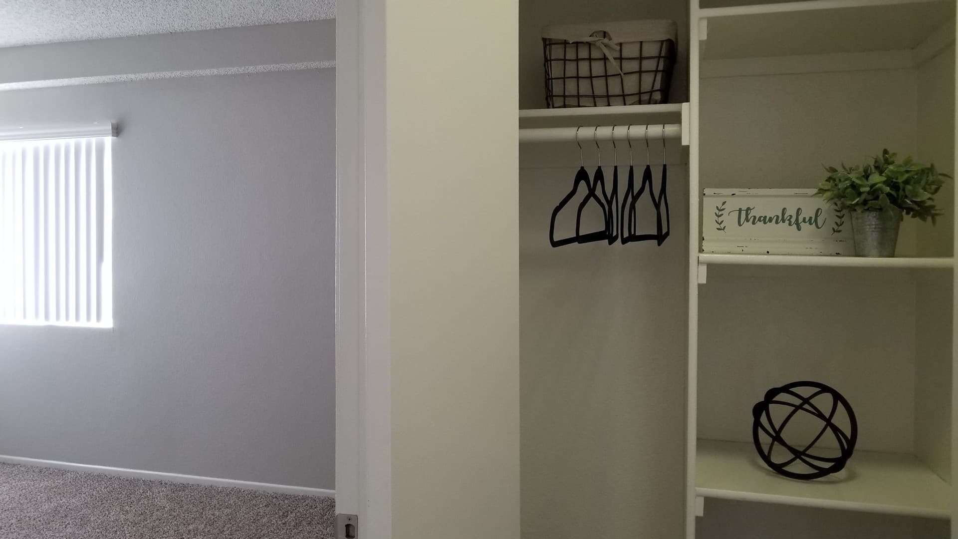 Paramount Apartment: 13947 Paramount Blvd