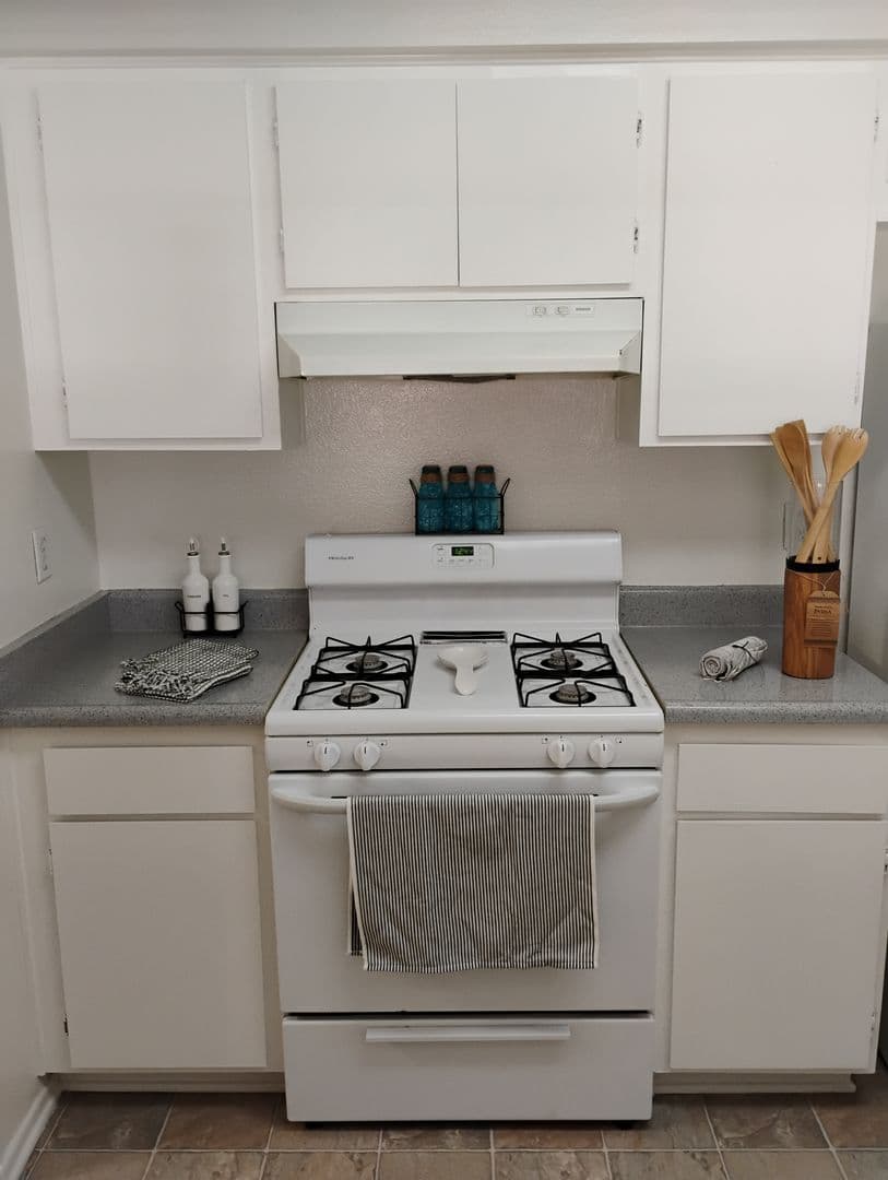 Los Angeles Apartment: 8600 Emerson Avenue