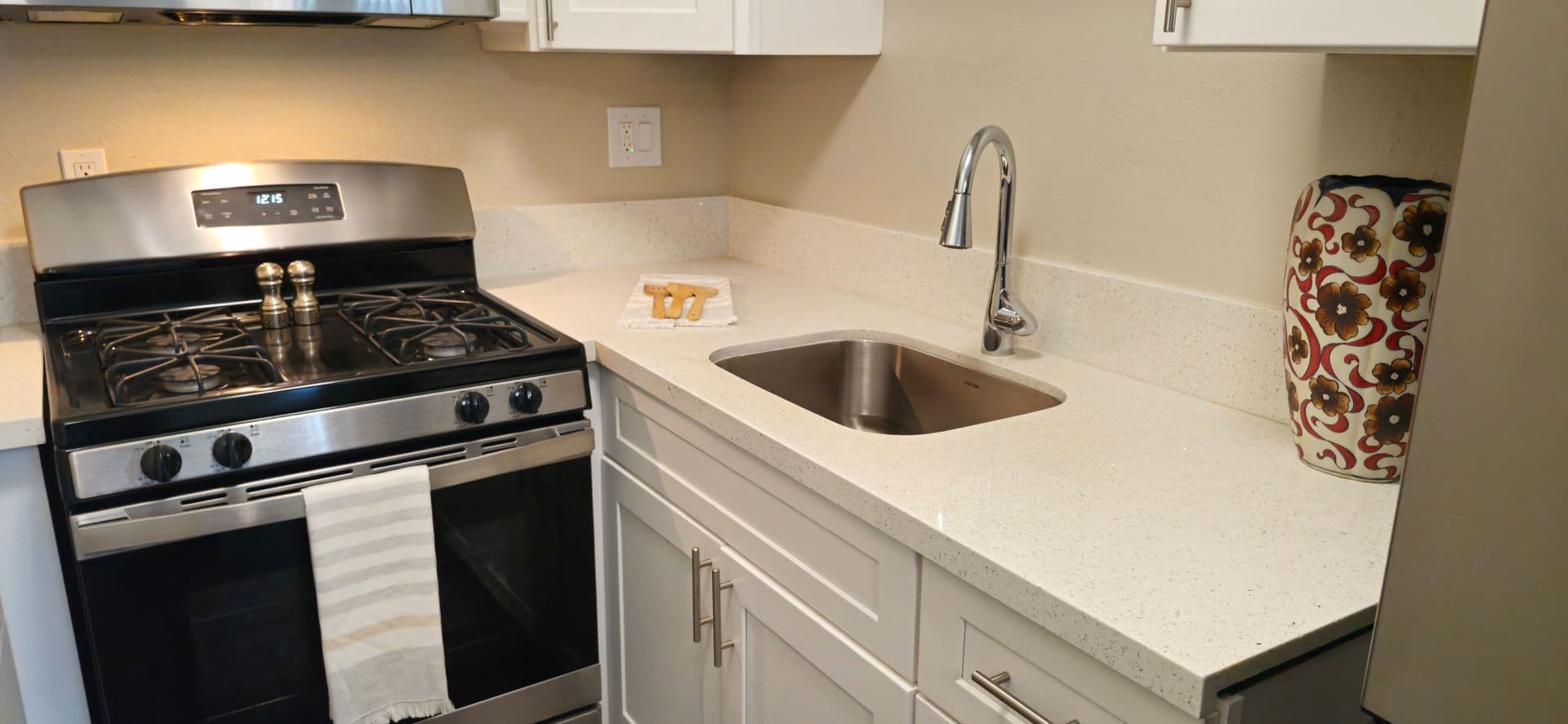 Pasadena Apartment: 1070 N. Lake Avenue