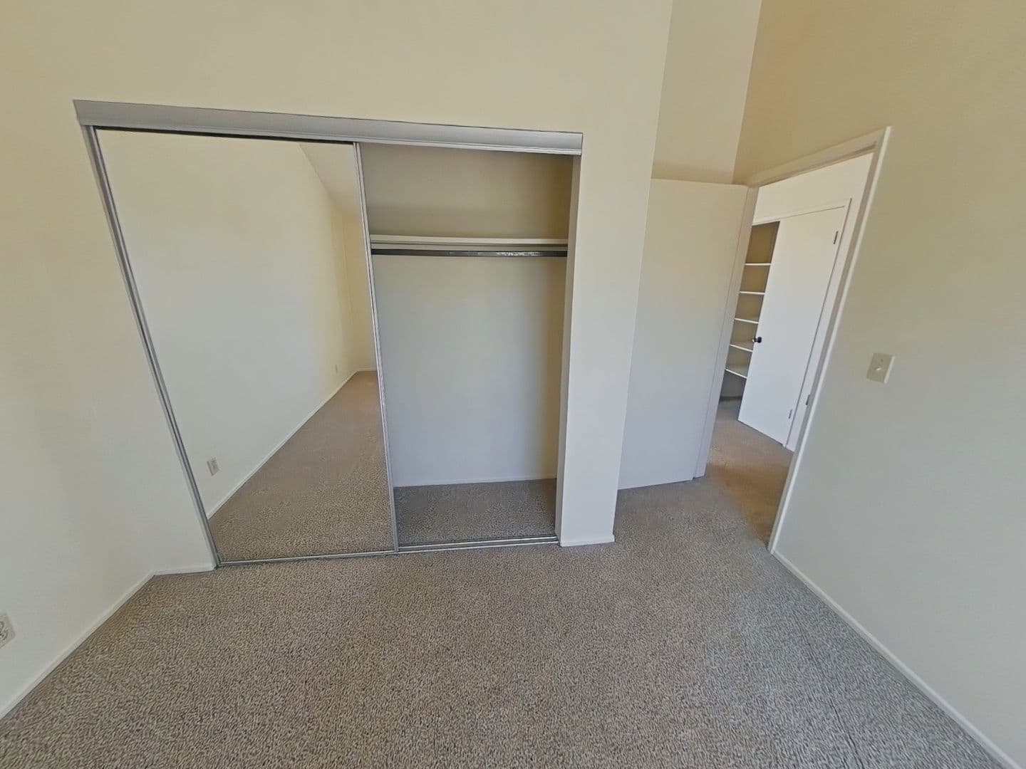 Ventura Apartment: 99 N Ashwood Ave