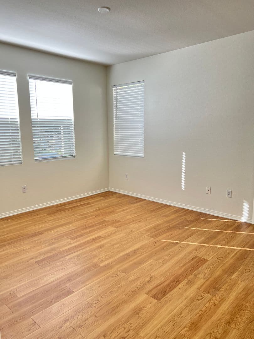Ventura Apartment: 930 Pacific Strand Place