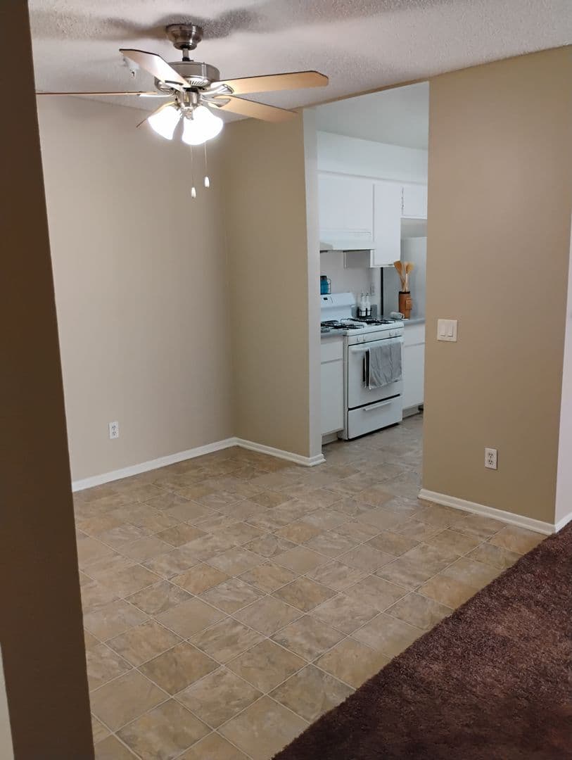 Los Angeles Apartment: 8600 Emerson Avenue