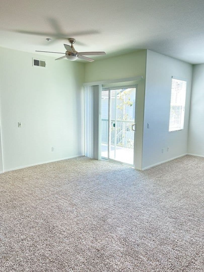Ventura Apartment: 930 Pacific Strand Place