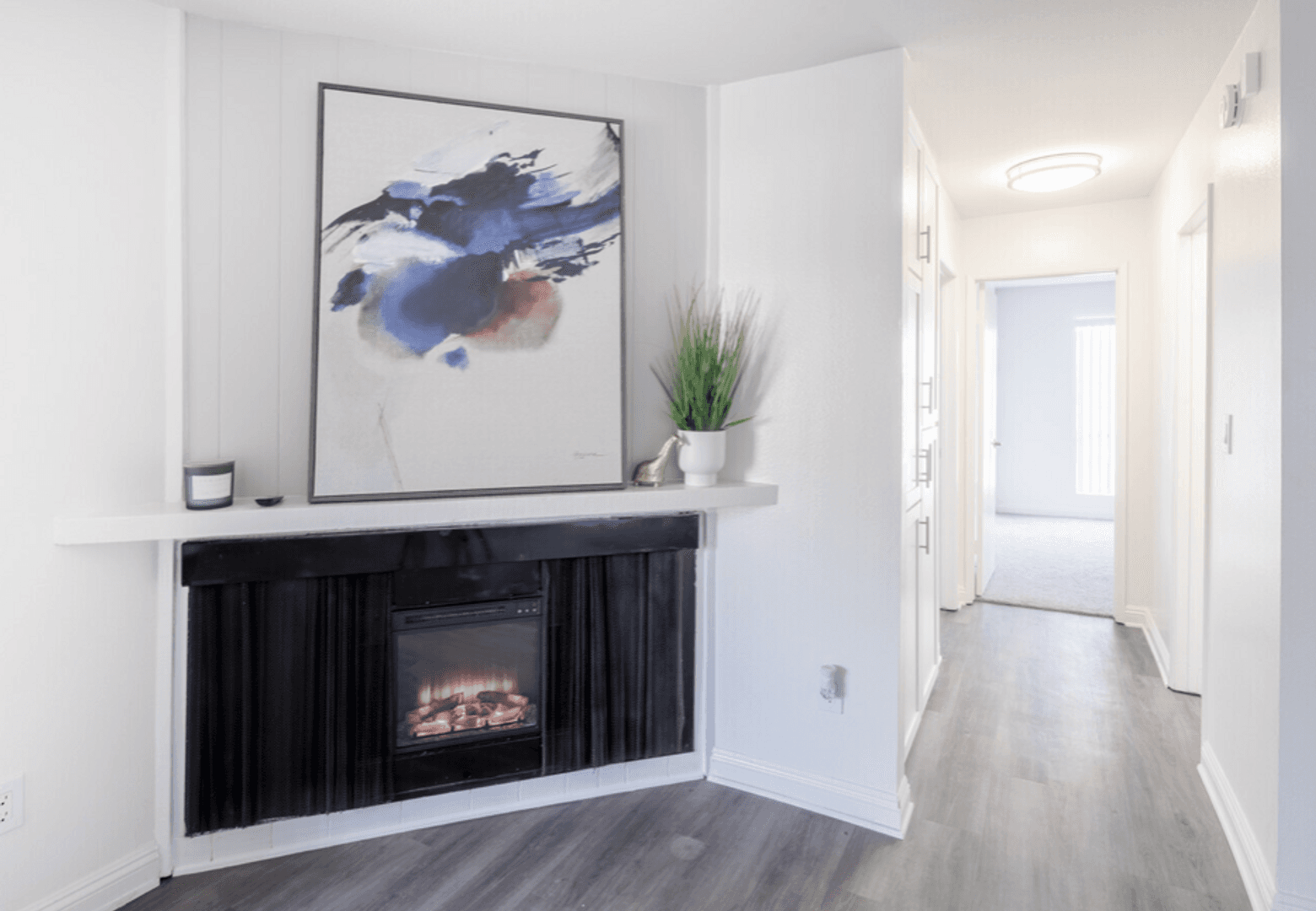 Artesia Apartment: 11562 186th Street