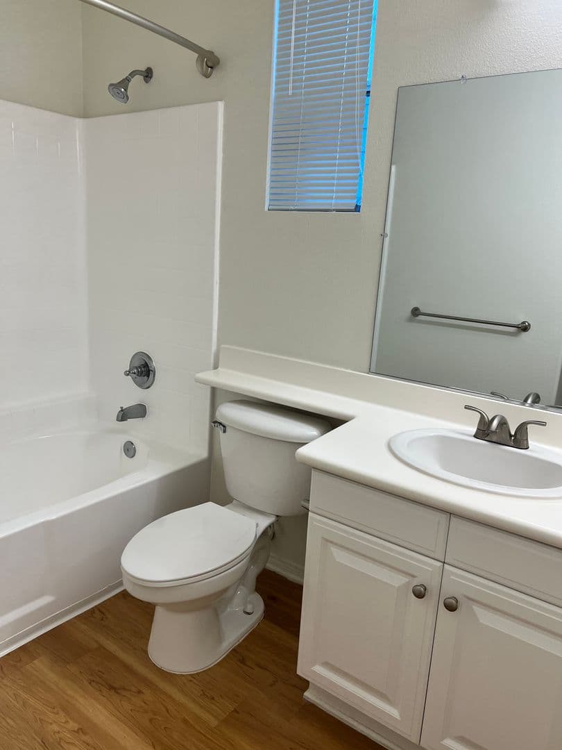 Ventura Apartment: 930 Pacific Strand Place