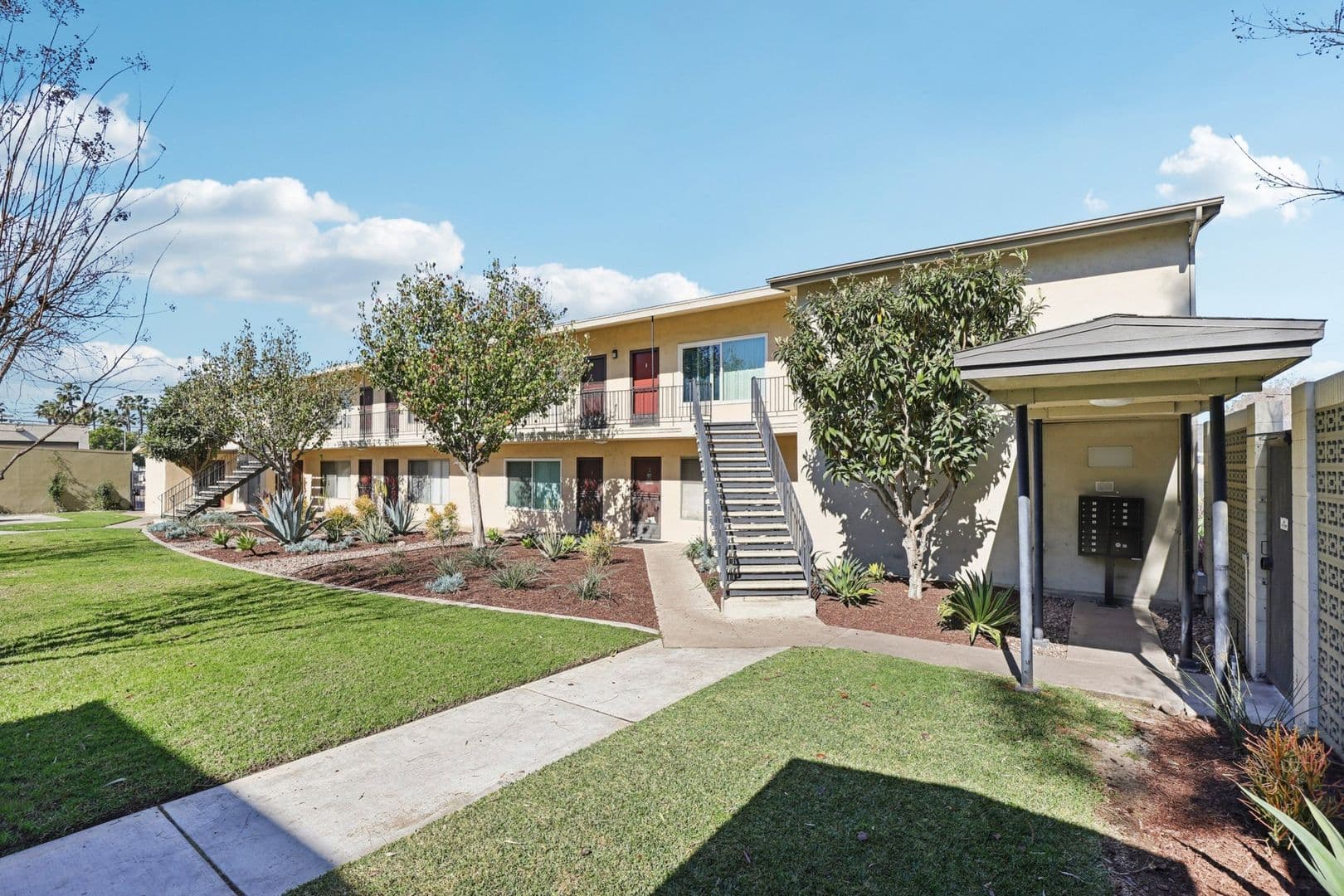 Anaheim Apartment: 1237 & 1243 North Dresden Place