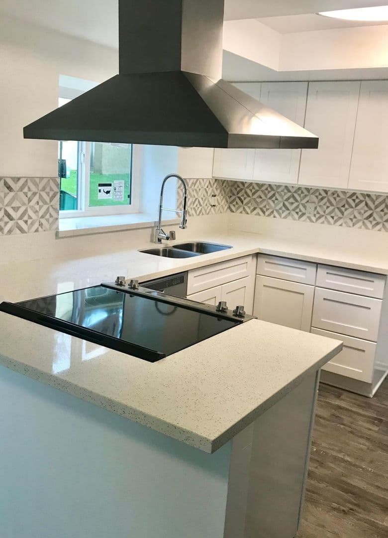 Ventura Apartment: 99 N Ashwood Ave