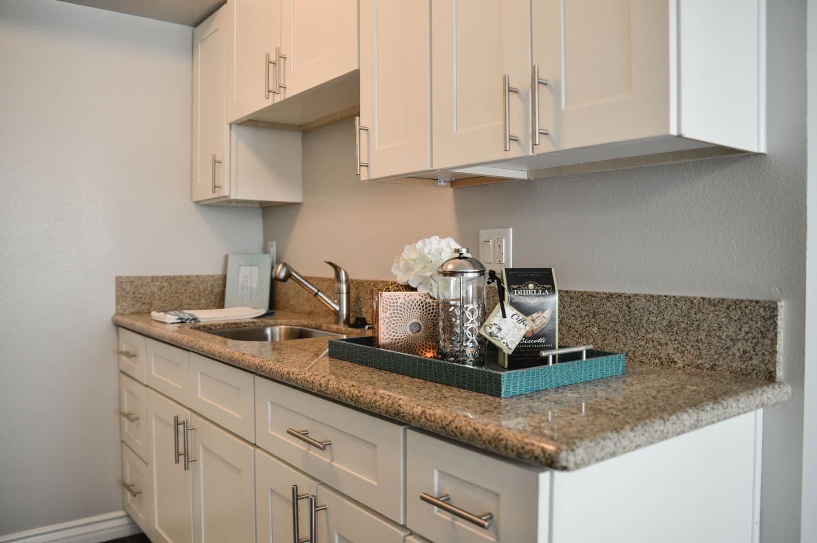 Pasadena Apartment: 1070 N. Lake Avenue