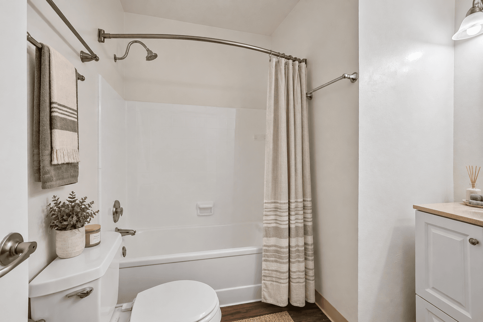 Pasadena Apartment: 410 Raymondale Drive