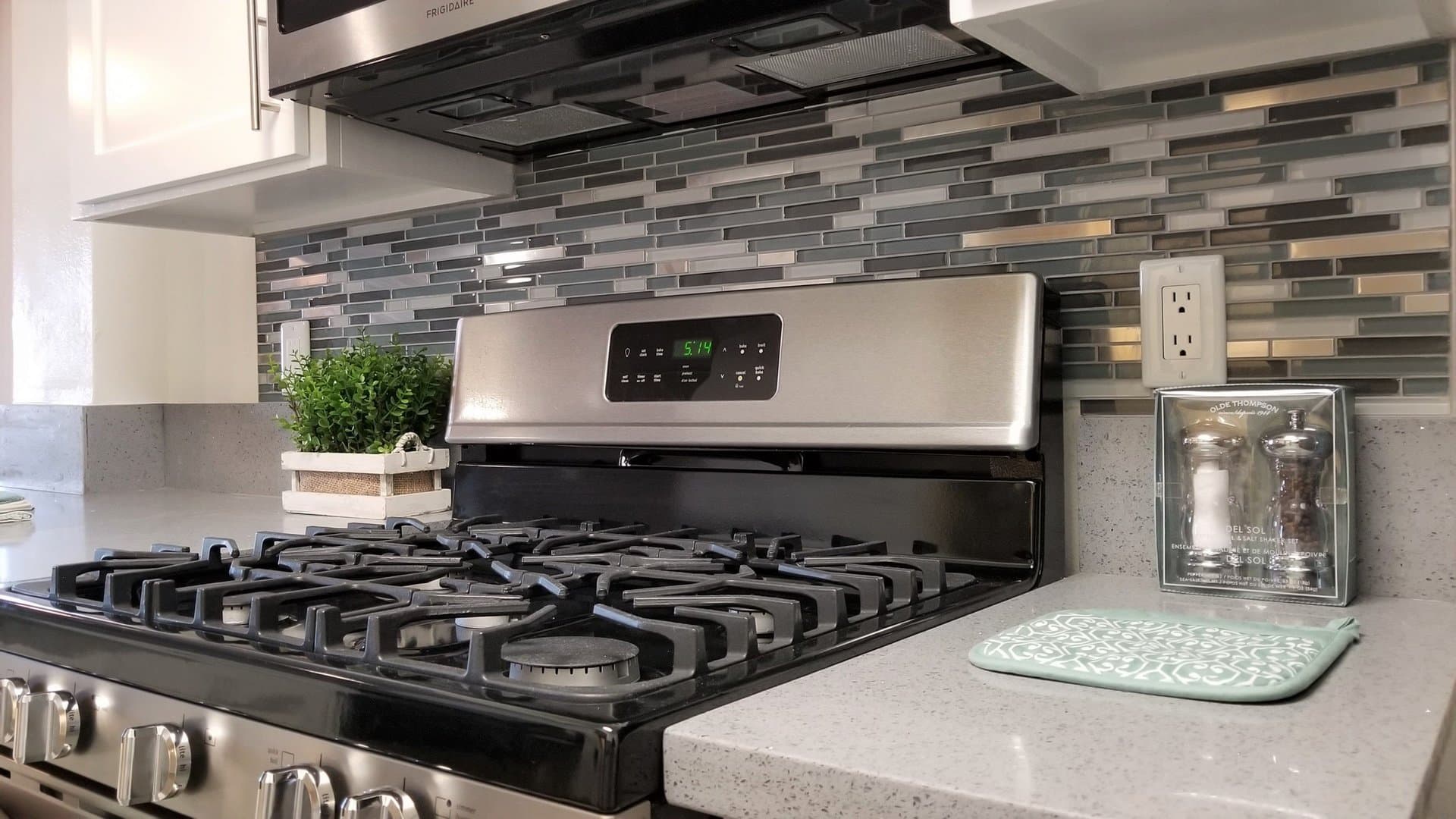 Los Angeles Apartment: 8600 Emerson Avenue