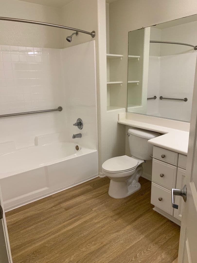 Ventura Apartment: 930 Pacific Strand Place