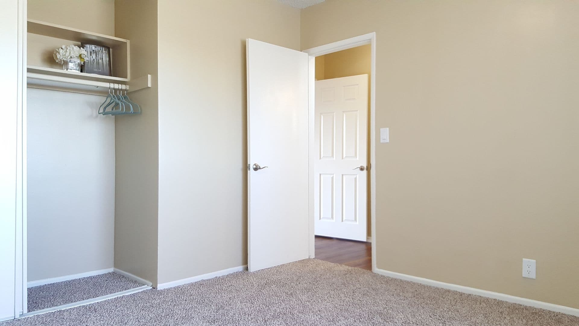 Downey Apartment: 8115 Imperial Highway