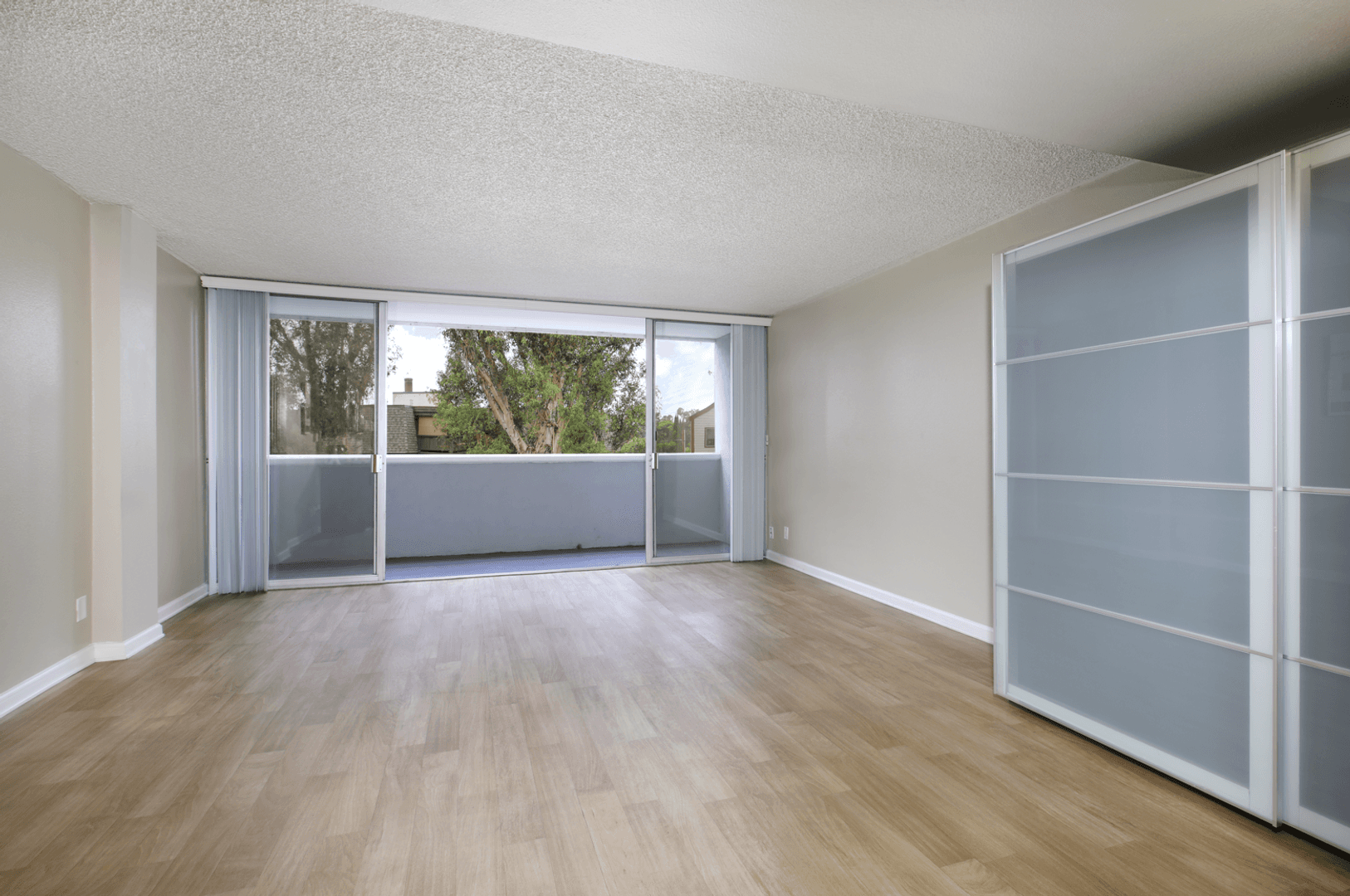 Long Beach Apartment: 3950 N. Virginia Road