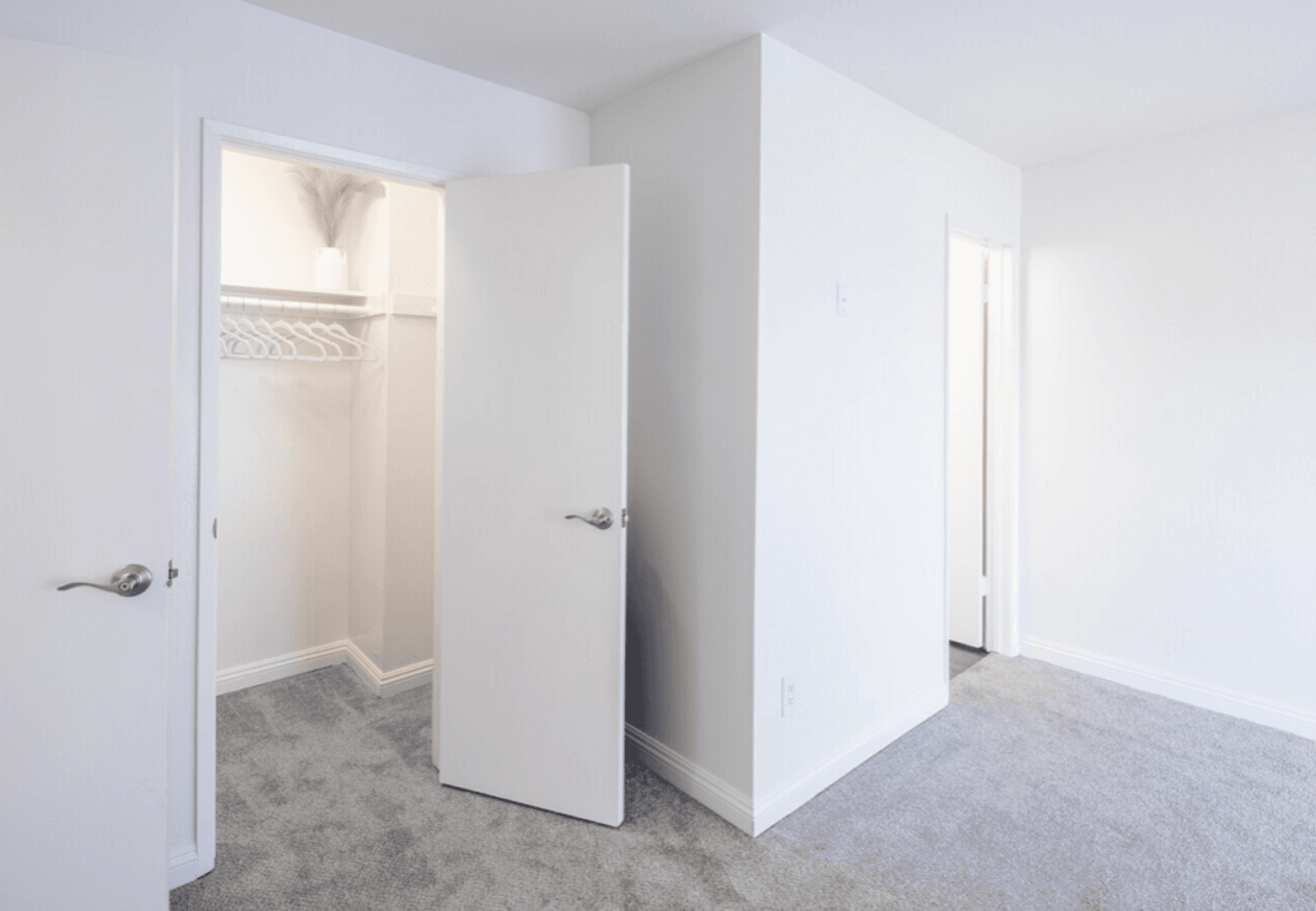 Artesia Apartment: 11562 186th Street