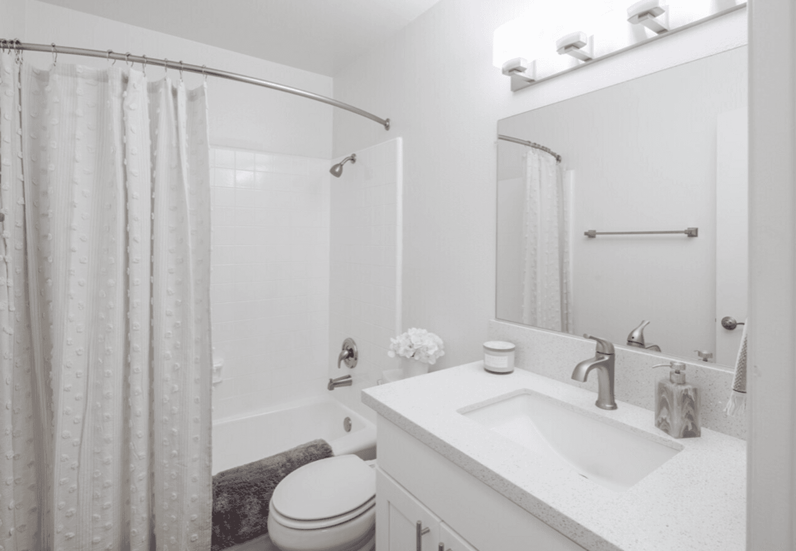 Artesia Apartment: 11562 186th Street