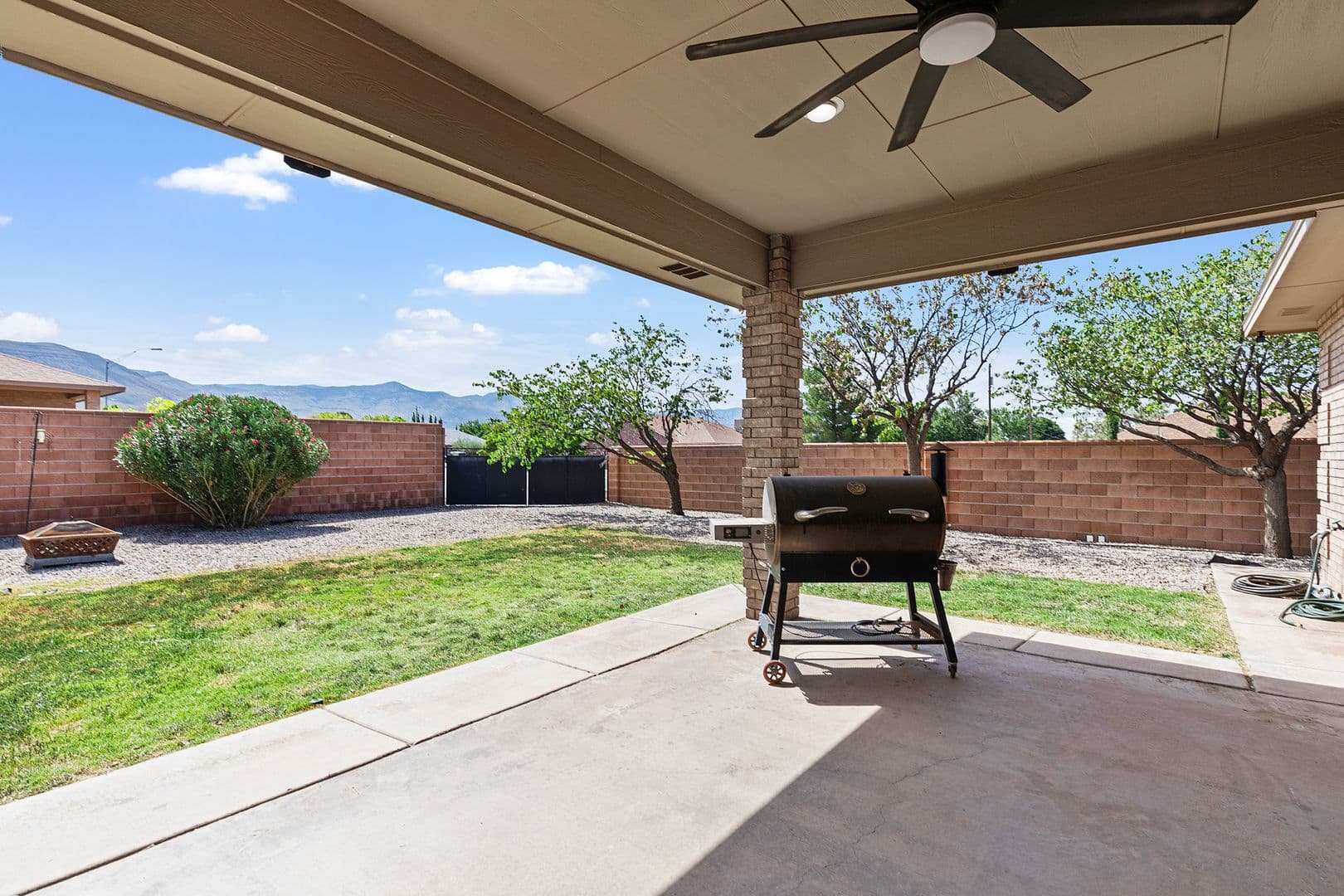 Alamogordo House: 3800 Wood Loop