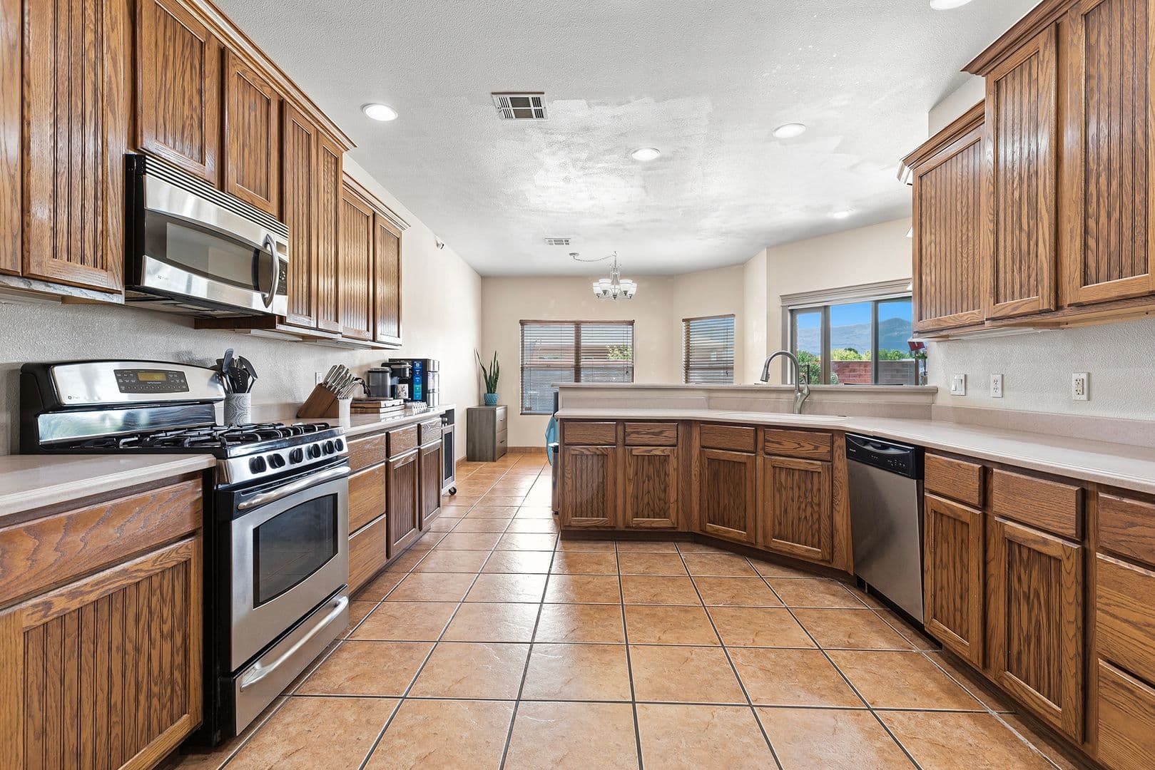 Alamogordo House: 3800 Wood Loop