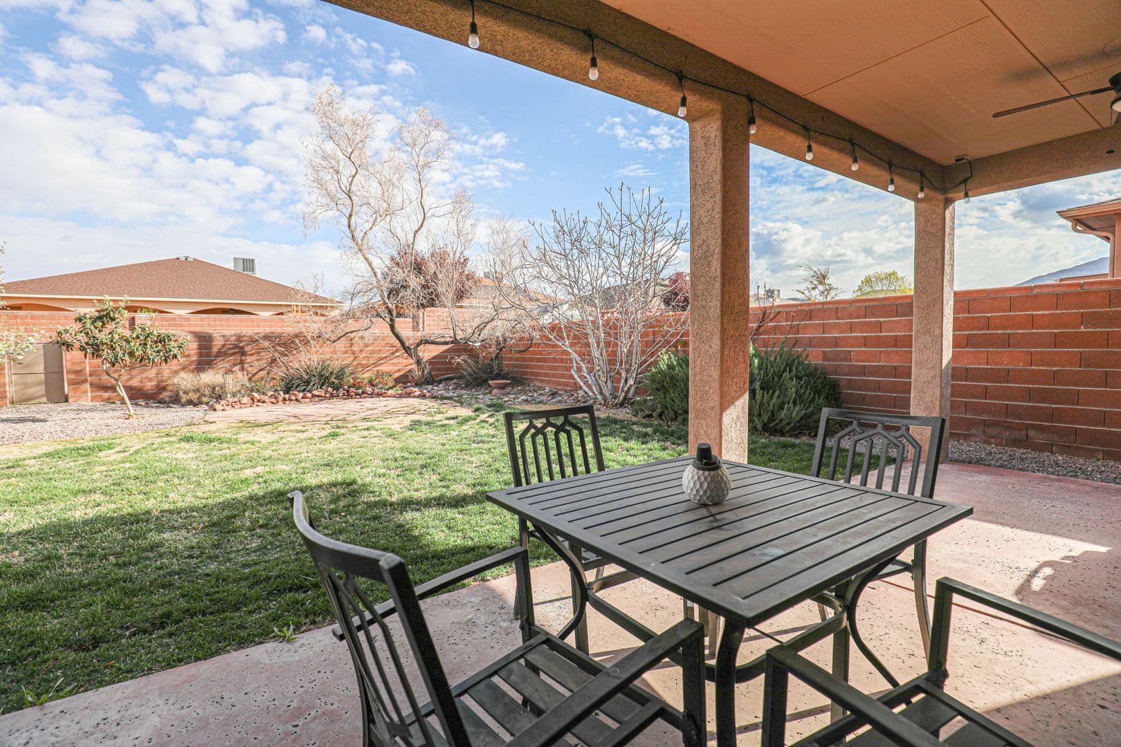Alamogordo House: 557 Tierra Bella Dr