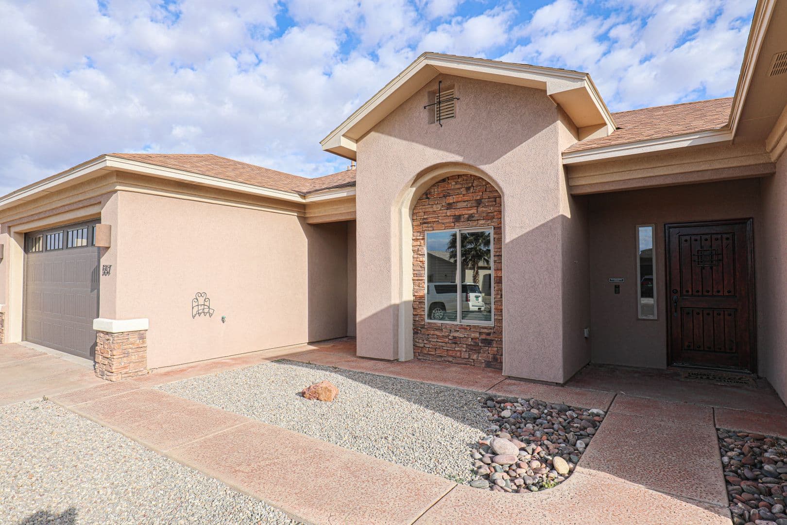 Alamogordo House: 557 Tierra Bella Dr