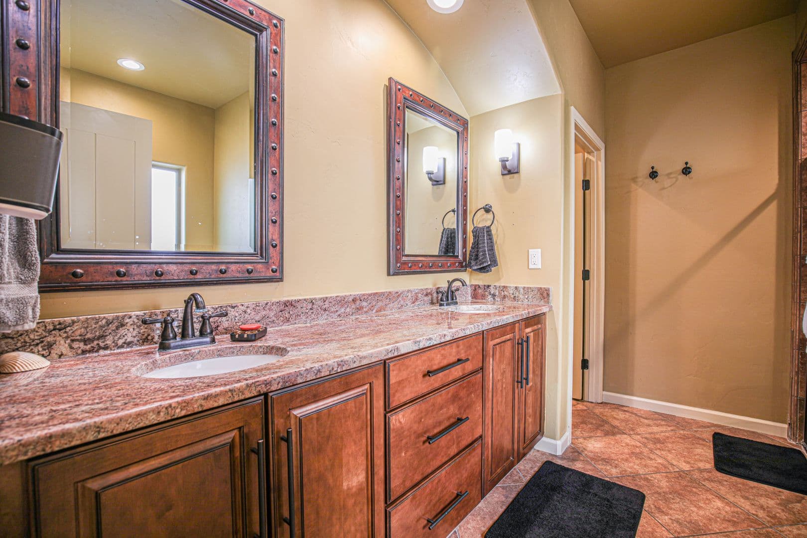 Alamogordo House: 557 Tierra Bella Dr