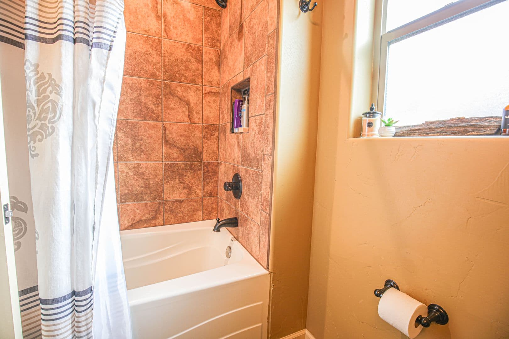 Alamogordo House: 557 Tierra Bella Dr