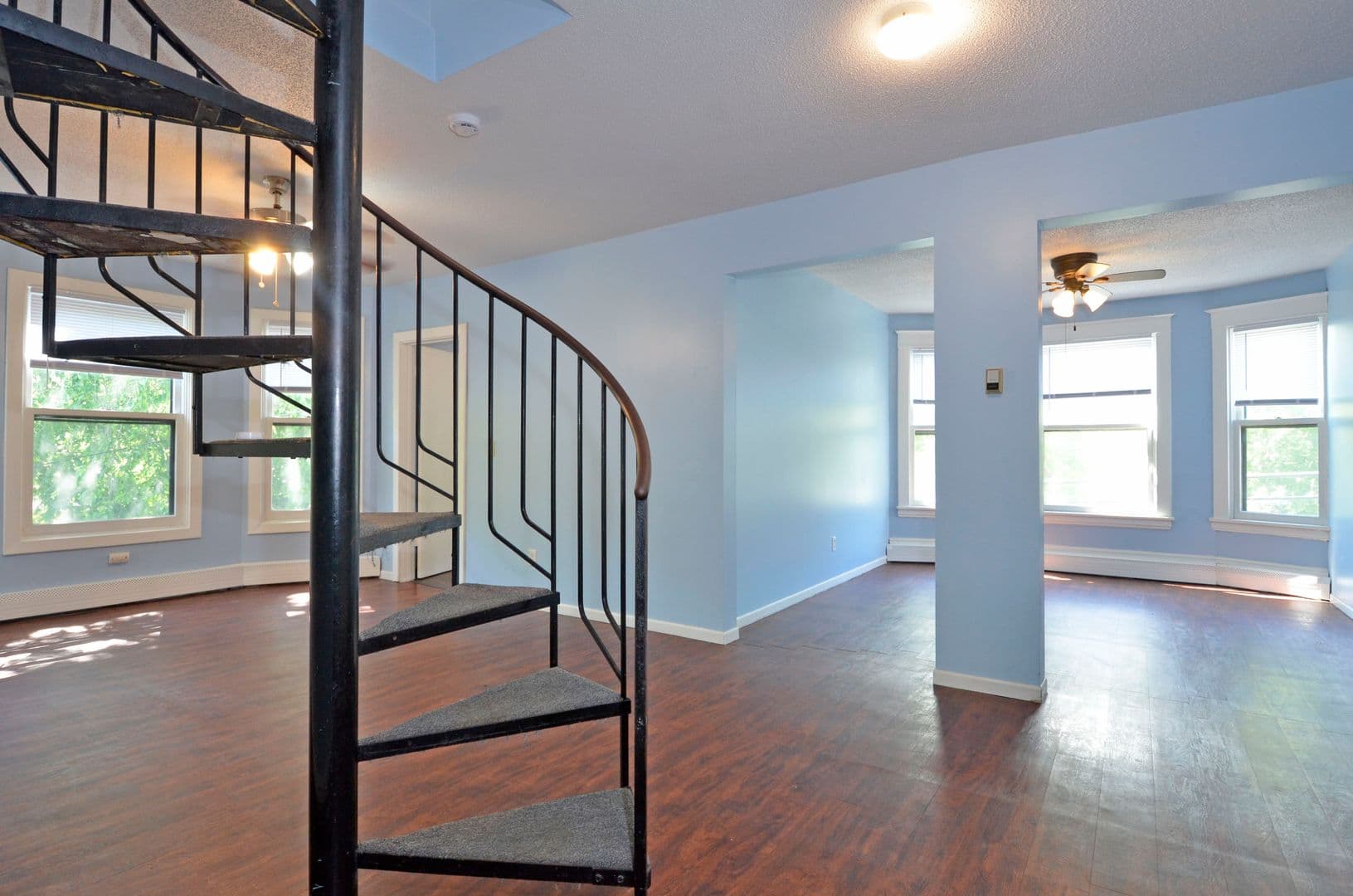 St Paul Apartment: 61 Delos St W - 4