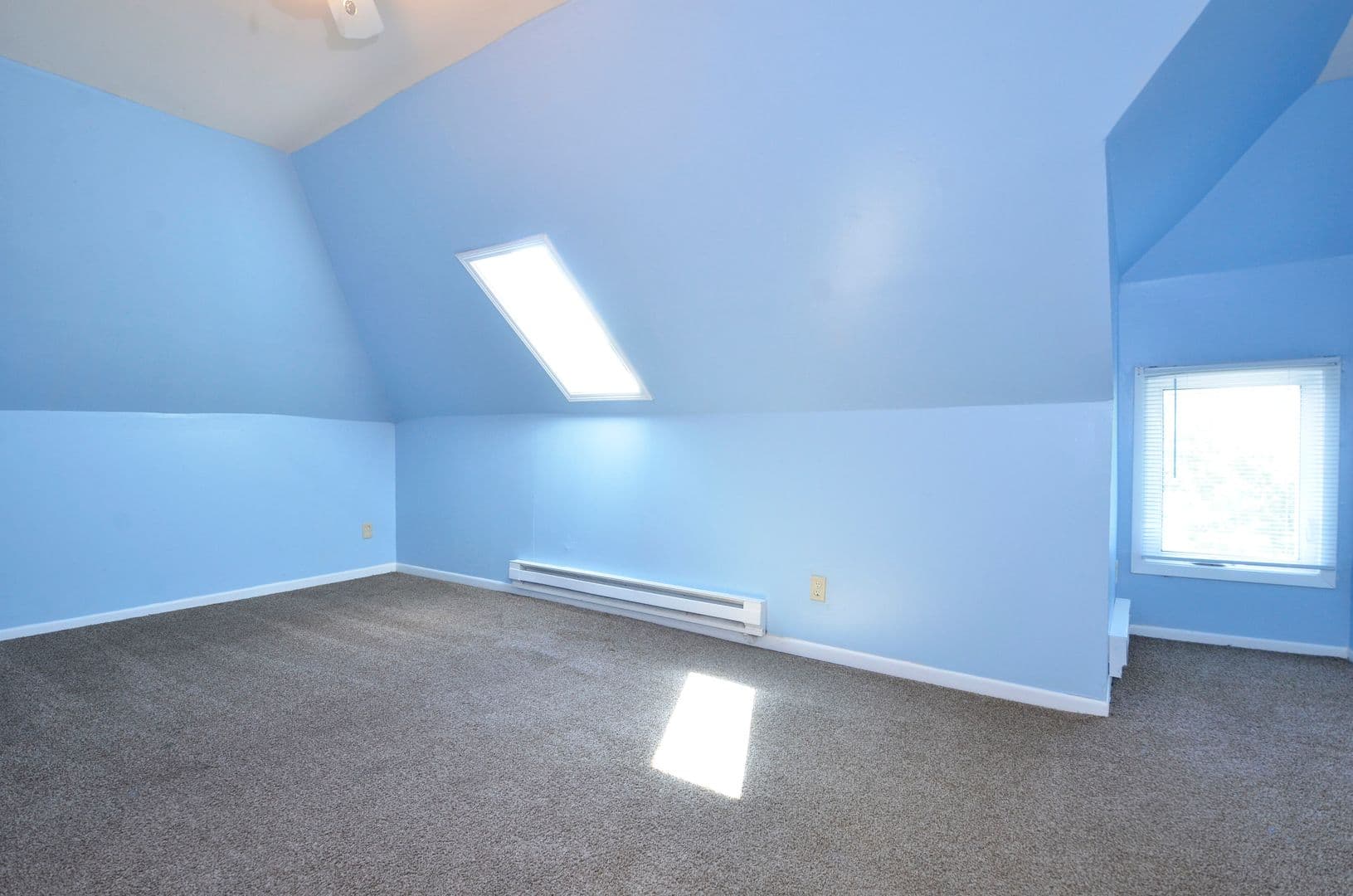 St Paul Apartment: 61 Delos St W - 4