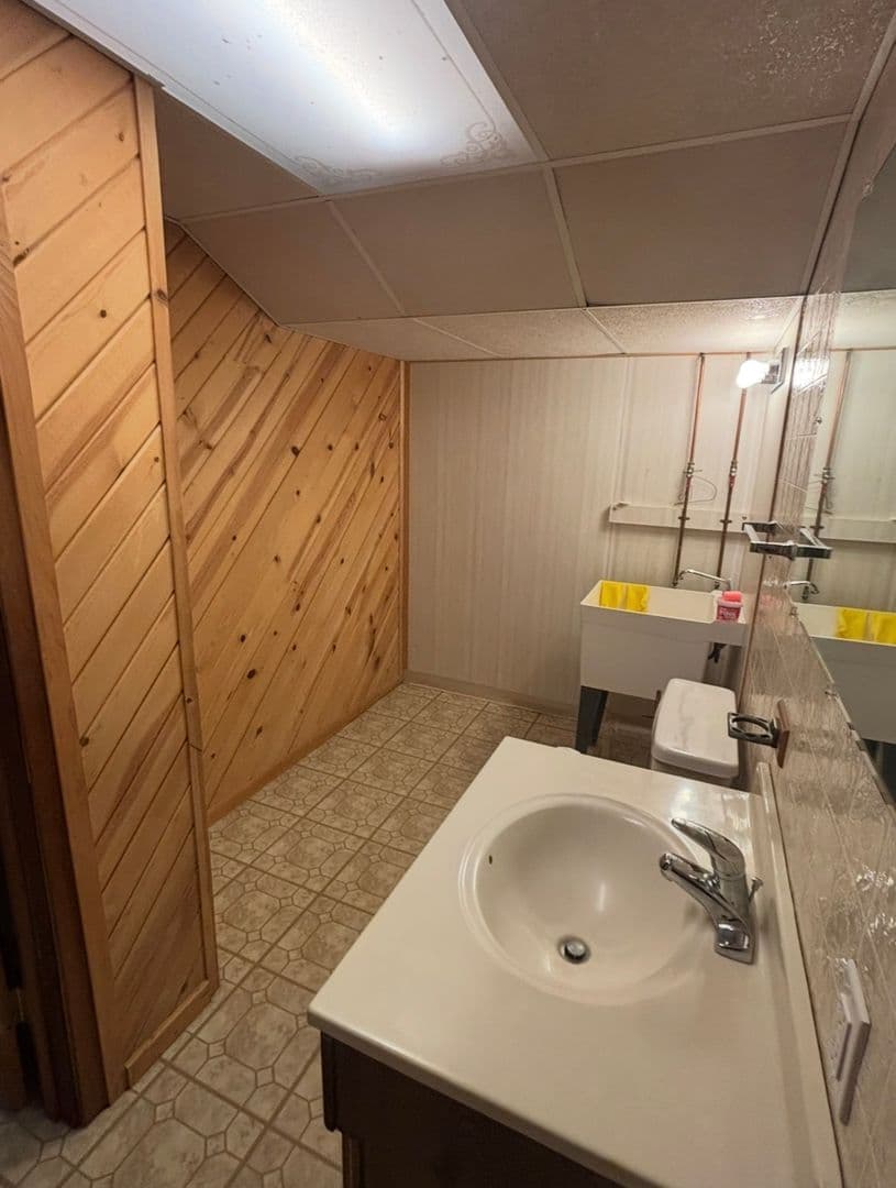 Mankato House: 106 Merlin Circle