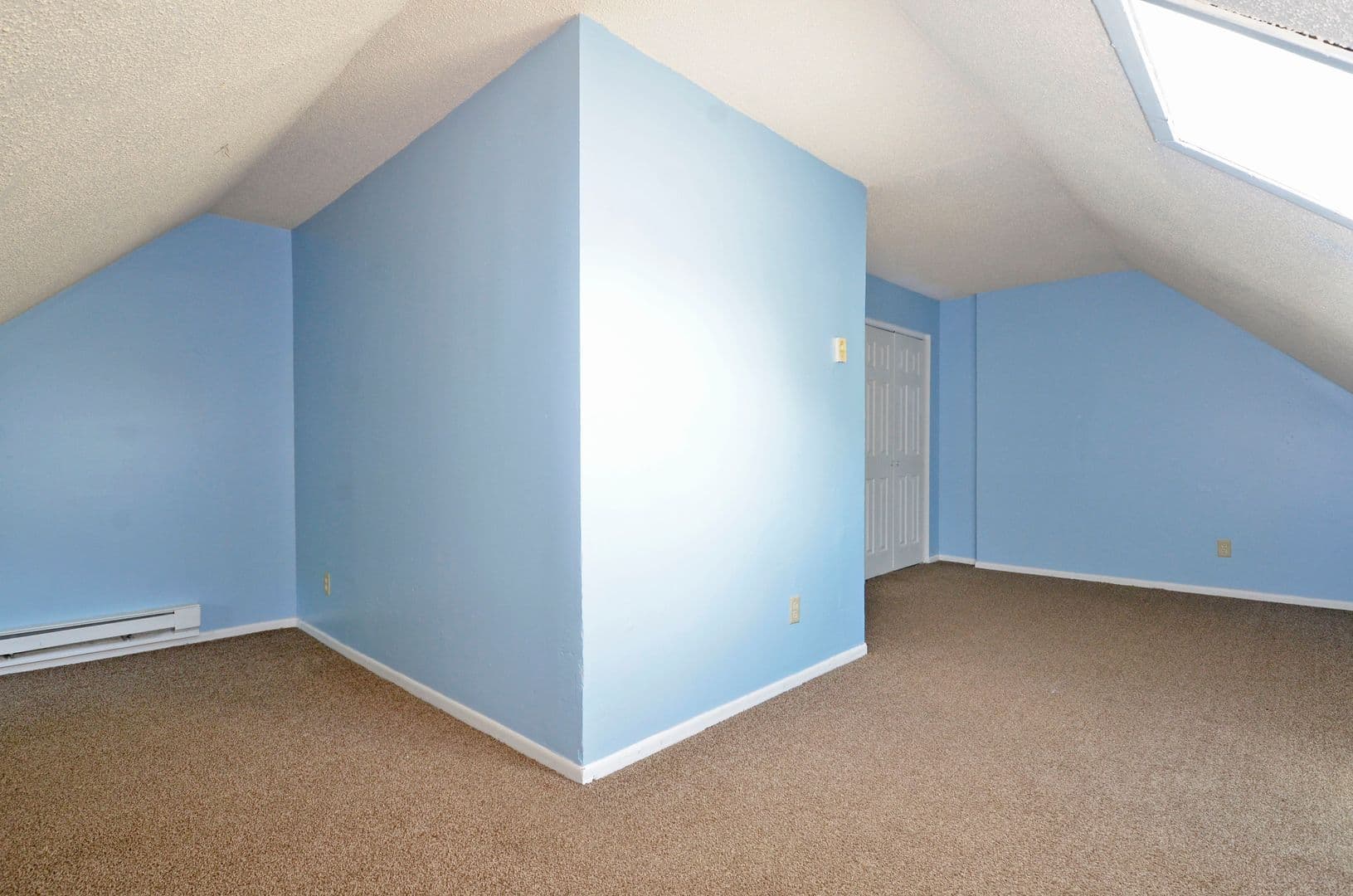St Paul Apartment: 61 Delos St W - 4