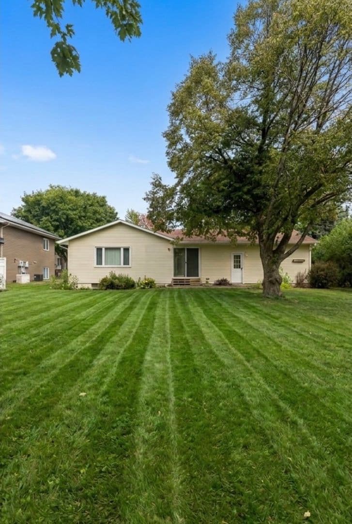 Mankato House: 106 Merlin Circle