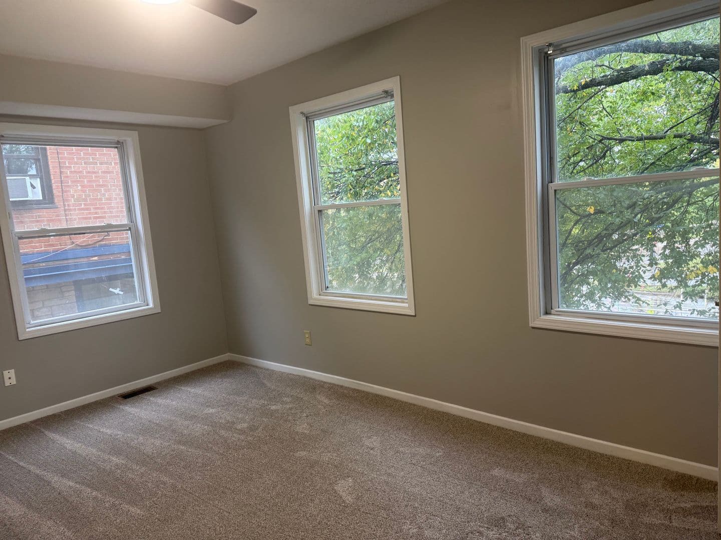 Minneapolis Apartment: 629 Oak St SE #1