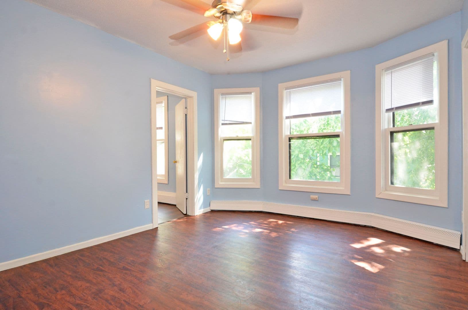 St Paul Apartment: 61 Delos St W - 4