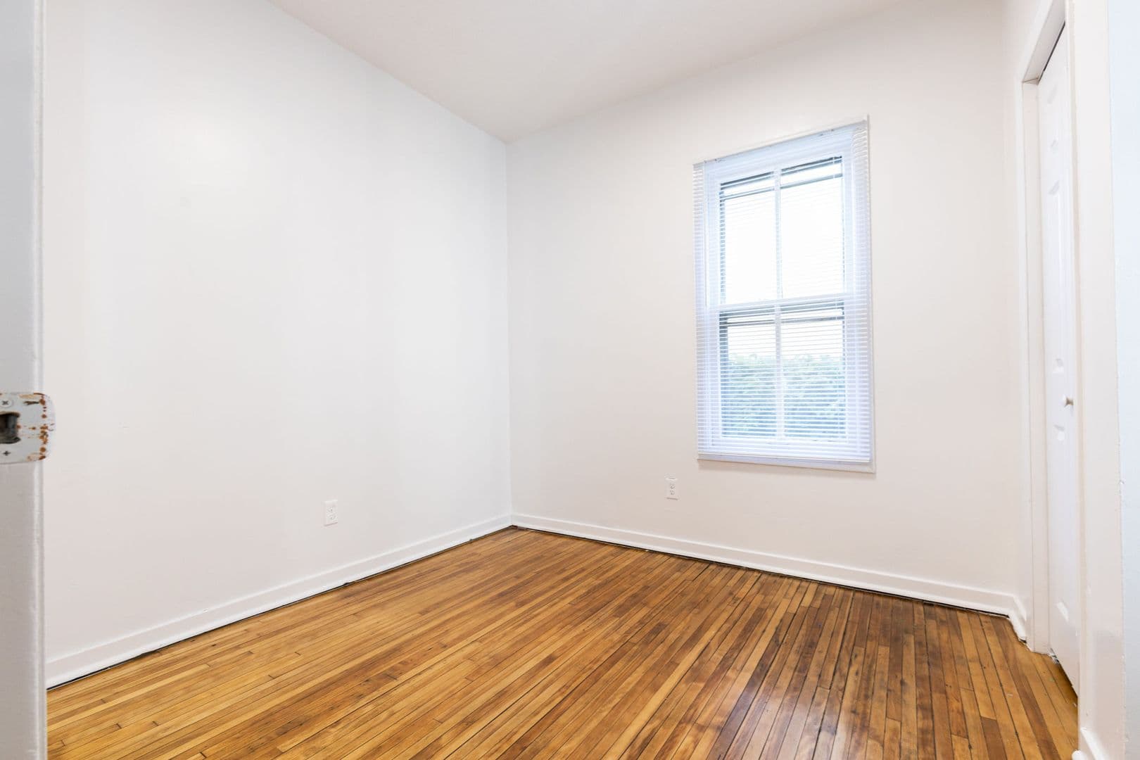Minneapolis Apartment: 1406 15th Ave N